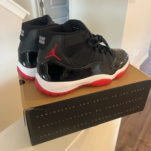 Jordan 11 Retro Playoffs Bred (2019) with Box Size 10 Mint  display picture 2
